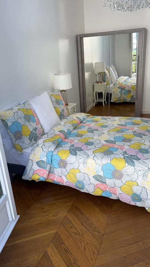 Appartement Champs-Elysees - Hala Paris Eksteriør billede