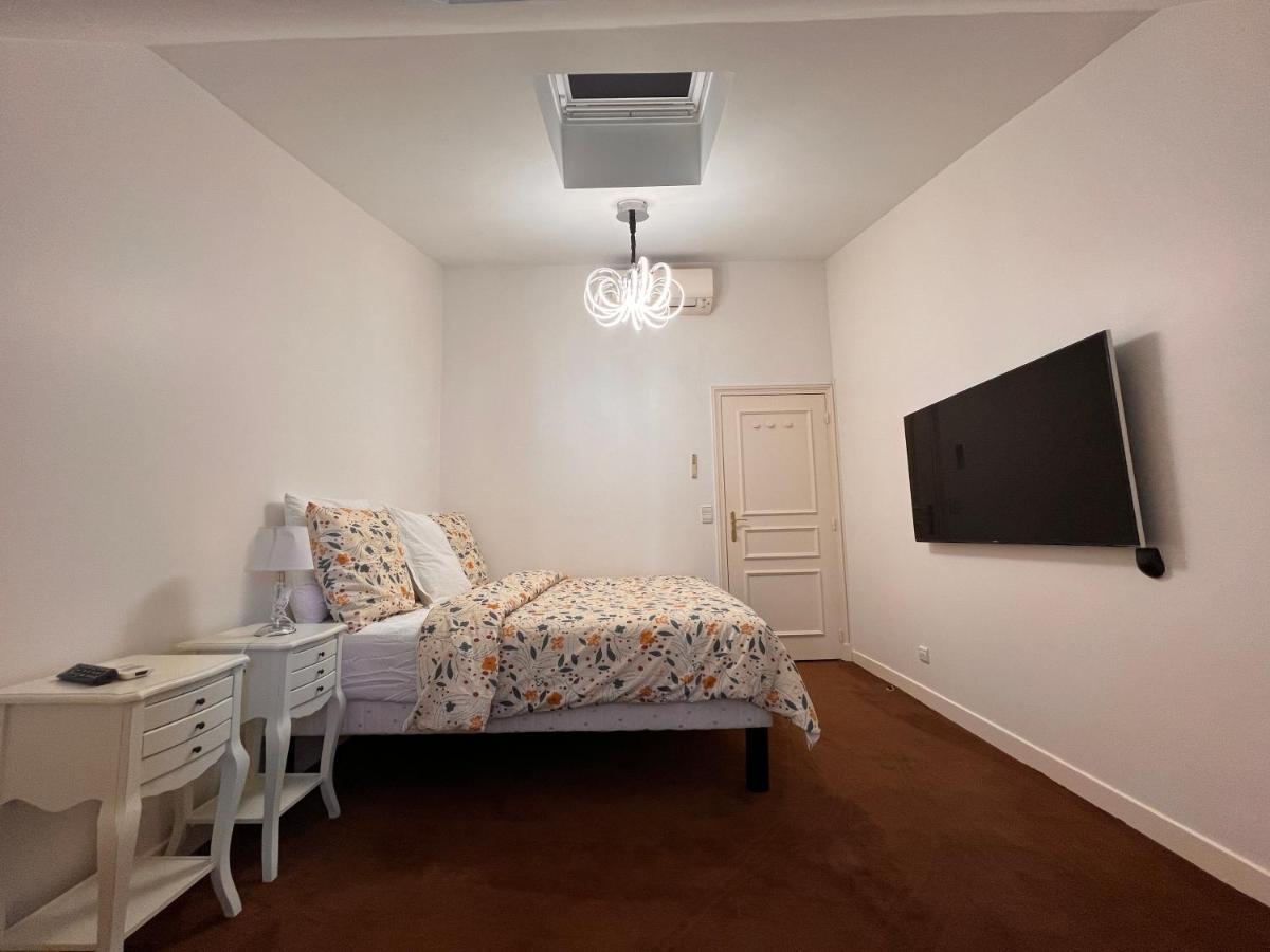 Appartement Champs-Elysees - Hala Paris Eksteriør billede