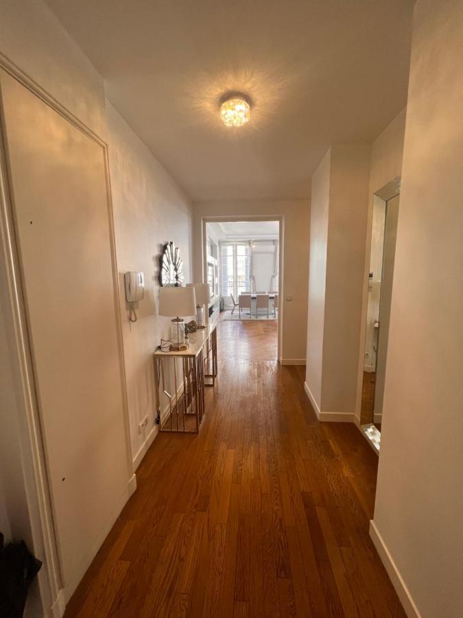 Appartement Champs-Elysees - Hala Paris Eksteriør billede