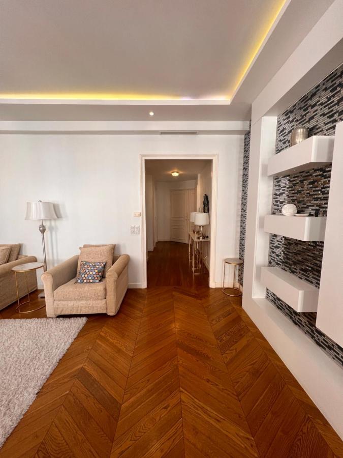 Appartement Champs-Elysees - Hala Paris Eksteriør billede