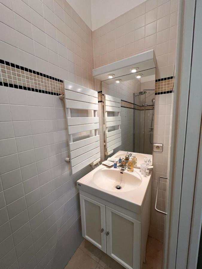 Appartement Champs-Elysees - Hala Paris Eksteriør billede